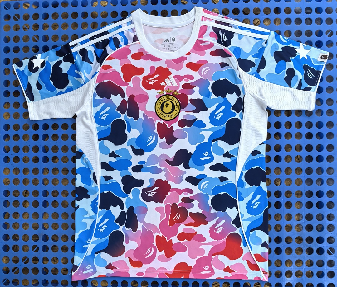 T-shirt Adidas × Bape édition spéciale — orange dégradé 2025-2026