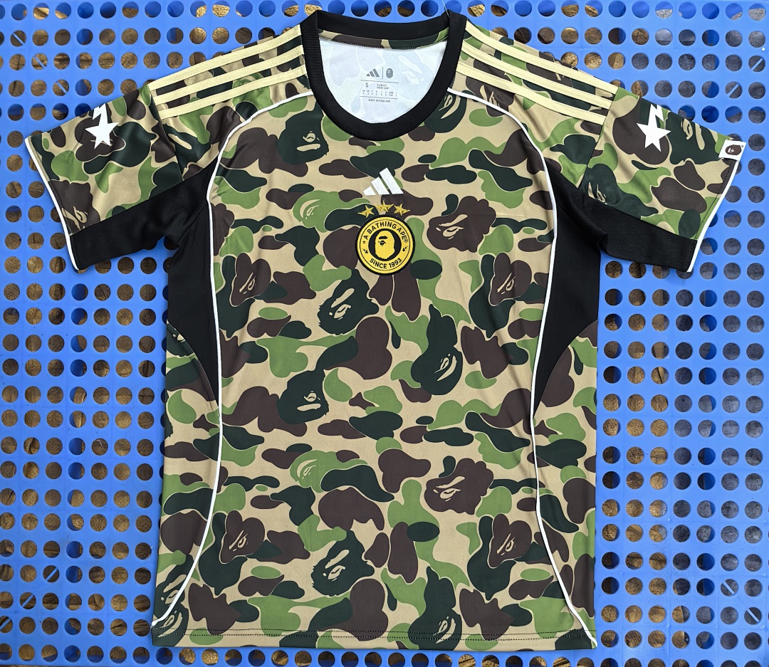 T-shirt Adidas × Bape édition spéciale — camouflage vert 2025-2026