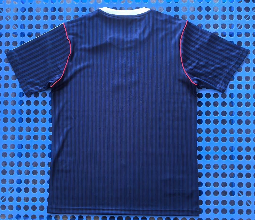 T-shirt rétro Arsenal (bleu marine) 2025-2026 — dos