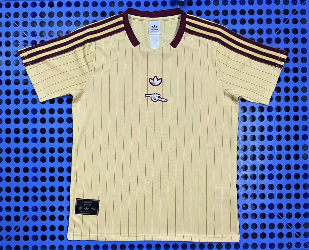 T-shirt rétro Arsenal (écru) 2025-2026 — dos