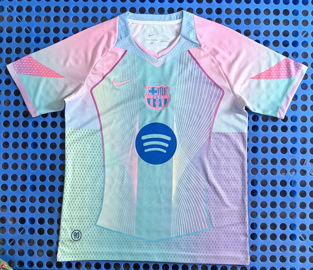 Maillot FC Barcelone — concept (vert, dégradé, rose) 2025-2026
