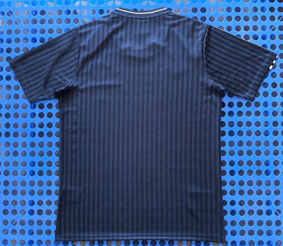 T-shirt rétro Juventus (bleu marine) 2025-2026 — dos