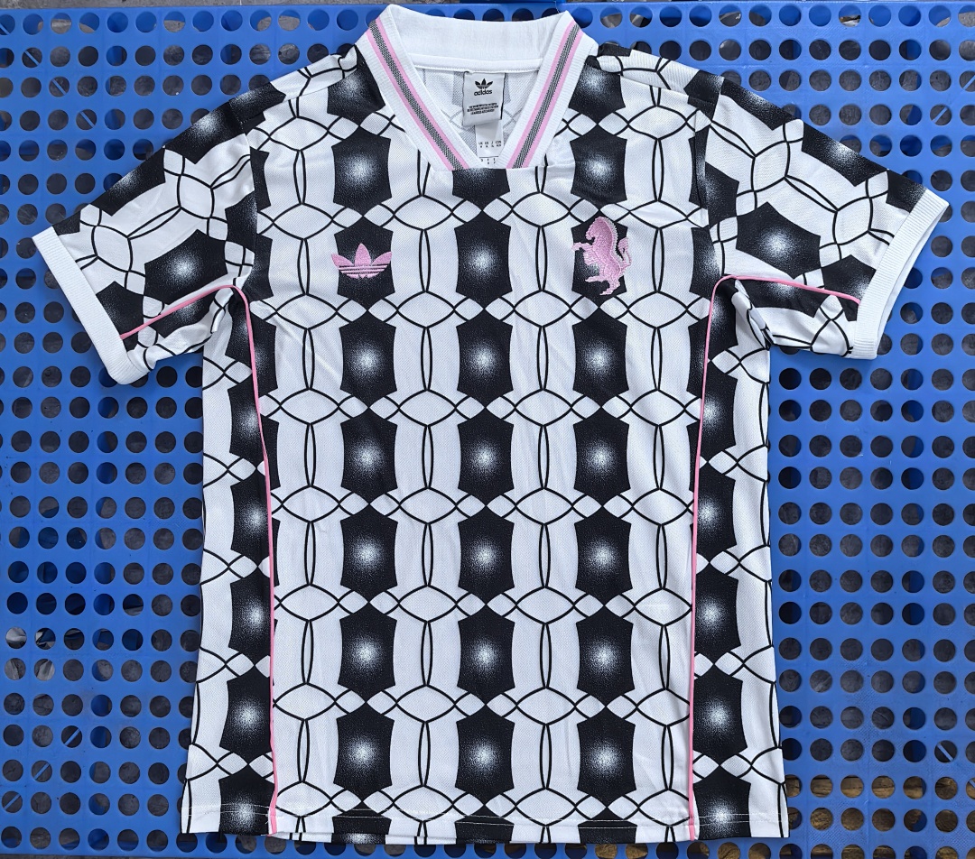 T-shirt rétro Juventus (noir et blanc) 2025-2026