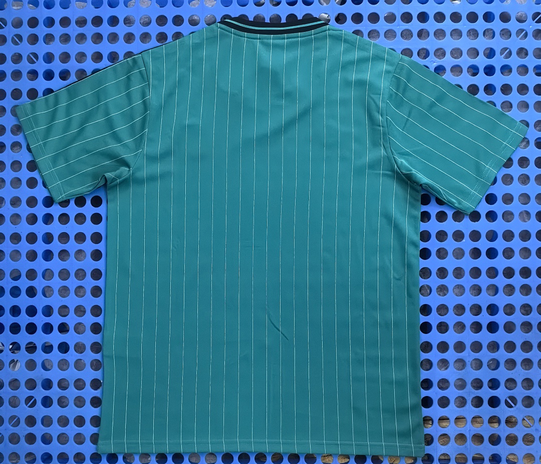 T-shirt rétro Liverpool (vert) 2025-2026 — dos