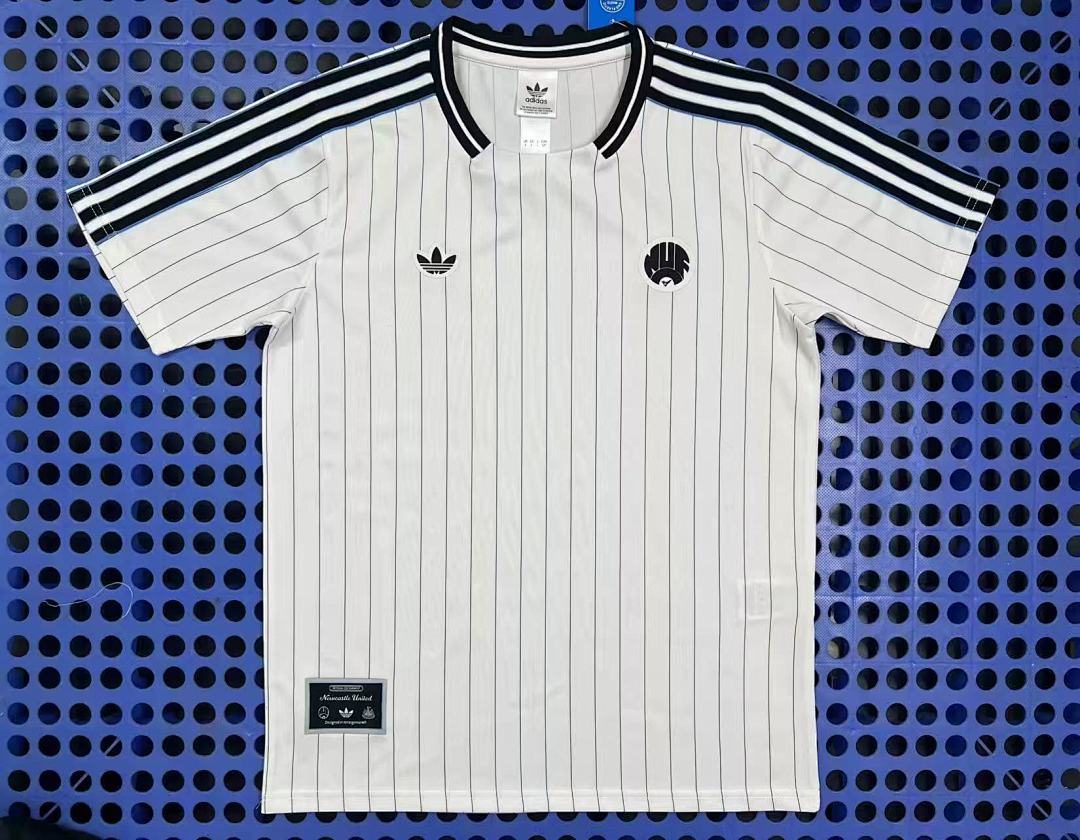 T-shirt rétro Newcastle United (blanc) 2025-2026
