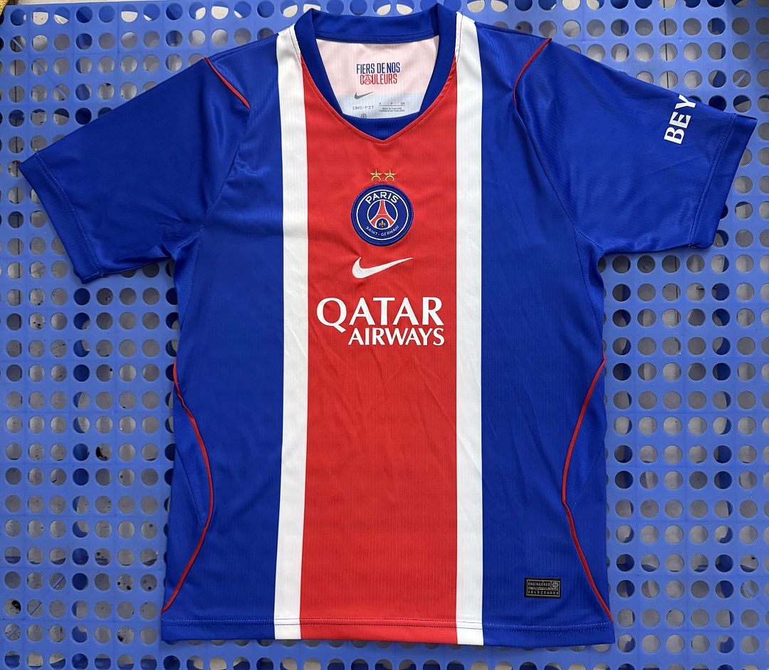 Maillot Paris Saint-Germain domicile — double étoile 2026-2027