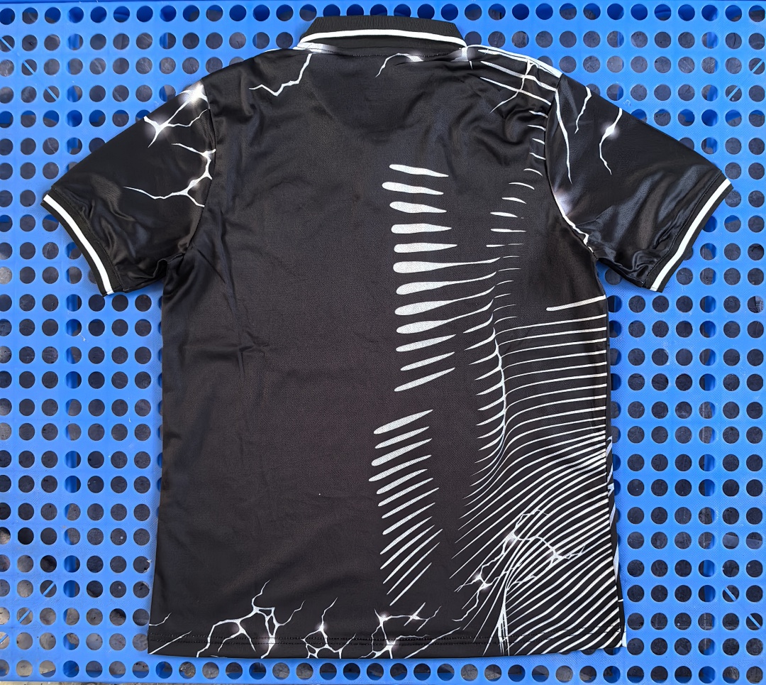 Polo Real Madrid (noir, panthère blanche) 2025-2026 — dos