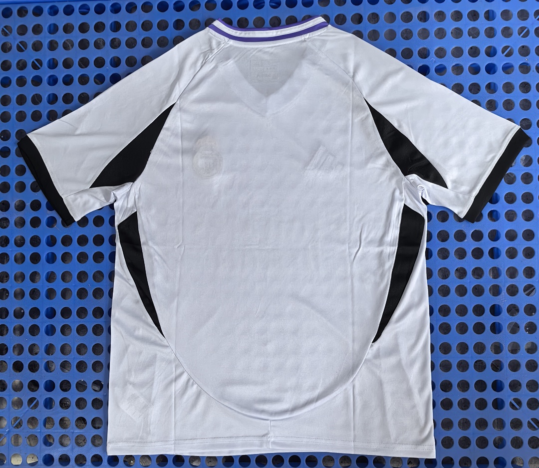 Maillot pré-match Real Madrid (violet, blanc) 2025-2026 — dos