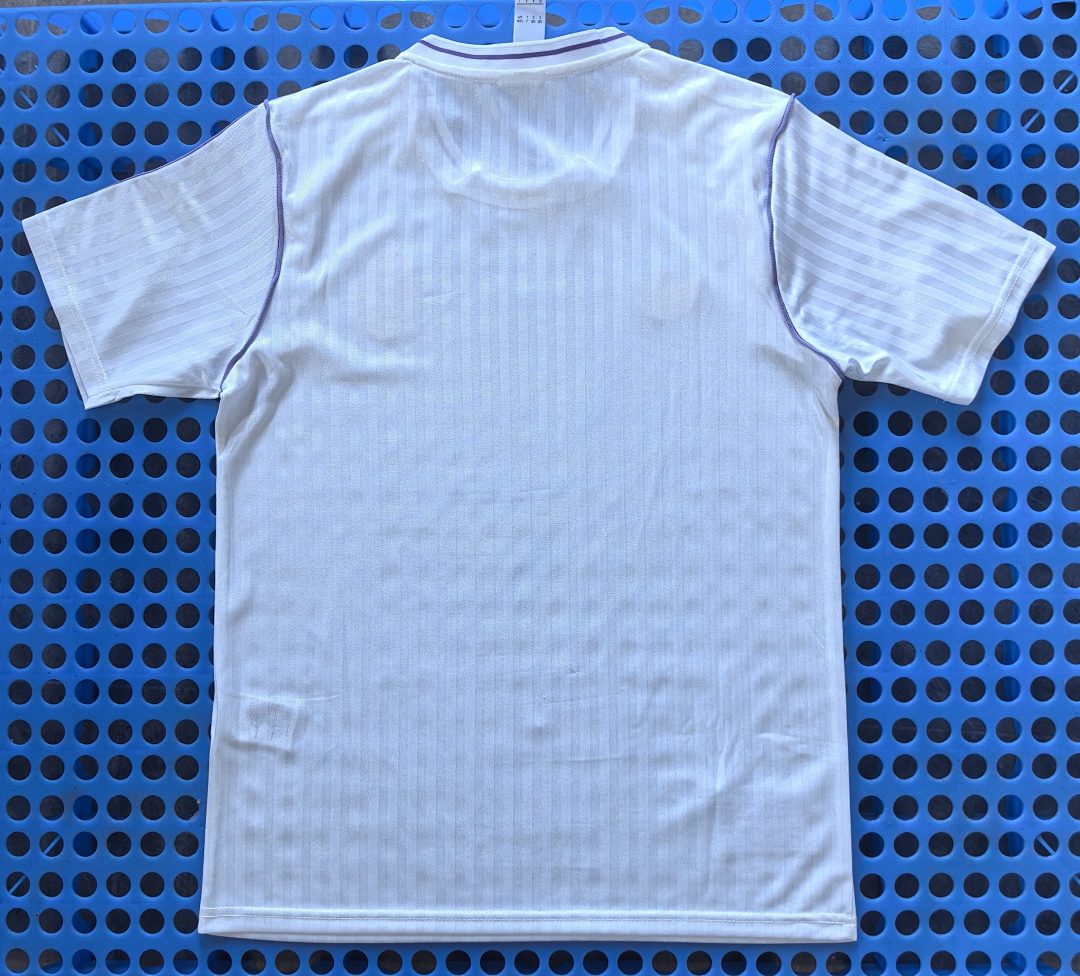T-shirt rétro Real Madrid (blanc) 2025-2026 — modèle 2 — dos
