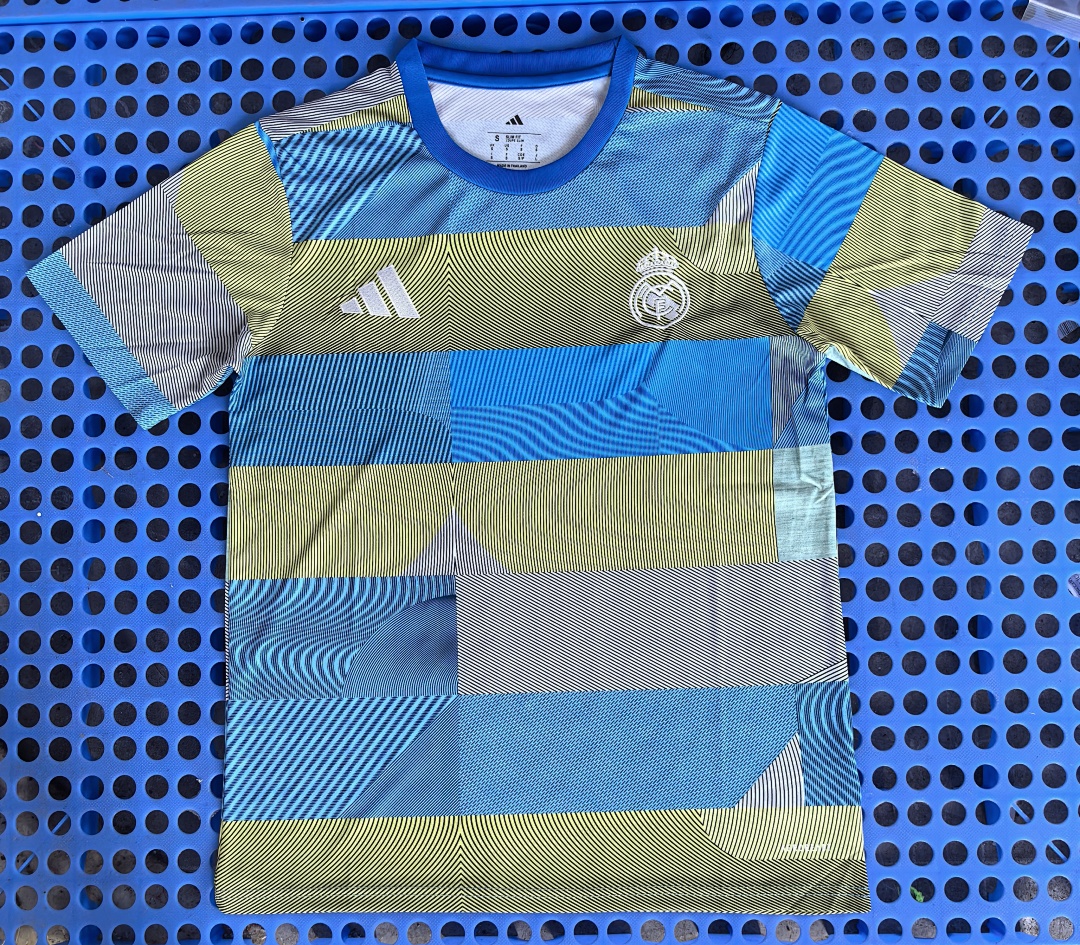 Maillot d'entraînement Real Madrid (multicolore) 2025-2026 — modèle 2